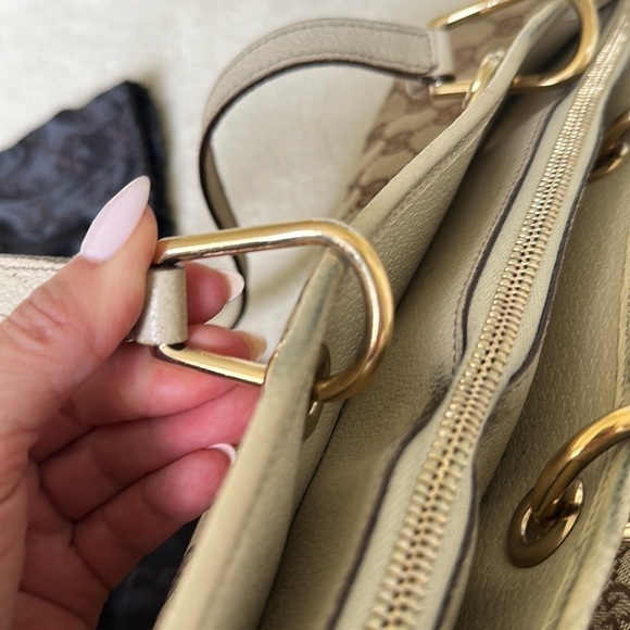 Gucci GG Canvas Eclipse Tote Bag - Picture 15 of 16